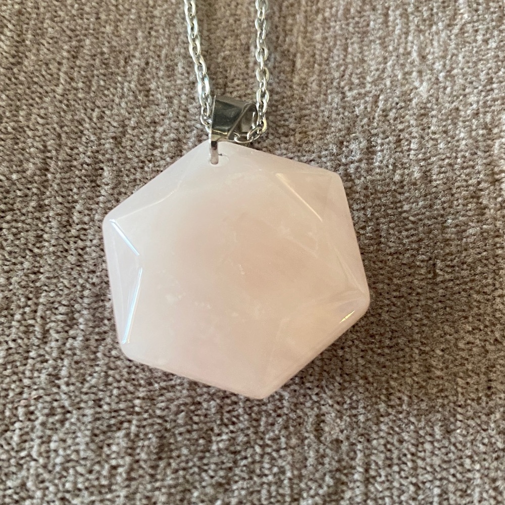 Elegant Rose Quartz Pendant Necklace